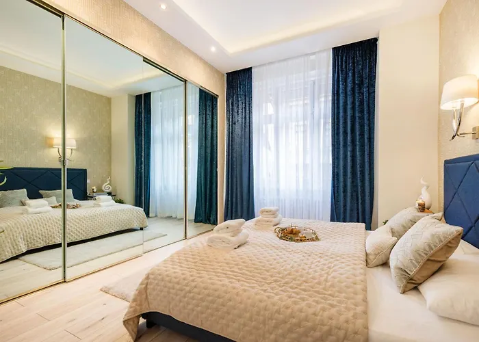 Designer Luxury Next To Dohany Synagogue With Balcony *