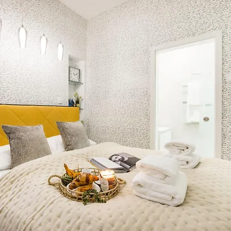 Designer Luxury Next To Dohany Synagogue With Balcony *