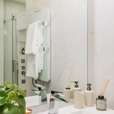 Apartmán Designer Luxury Next To Dohany Synagogue With Balcony *