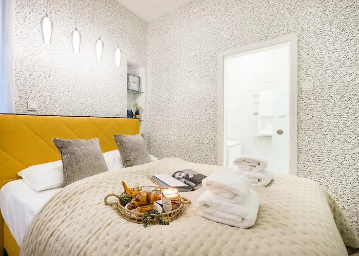 Designer Luxury Next To Dohany Synagogue With Balcony *